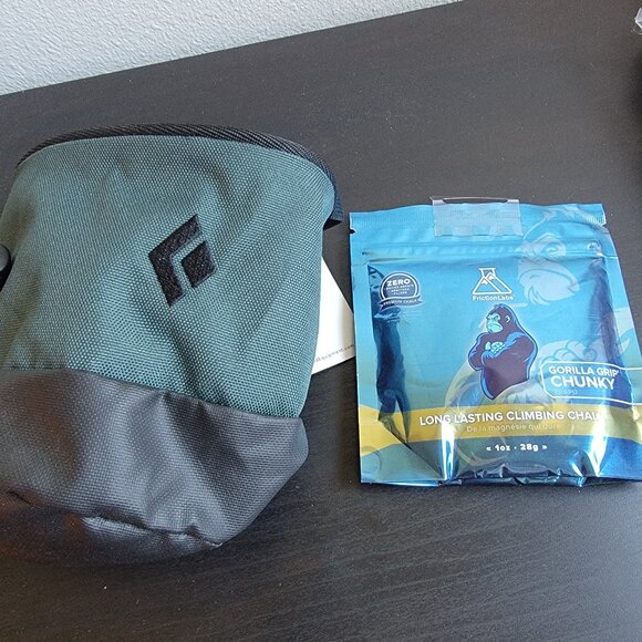 Black Diamond Climbing Chalk bag With Chalk Included NWT Dark Green - Picture 1 of 3